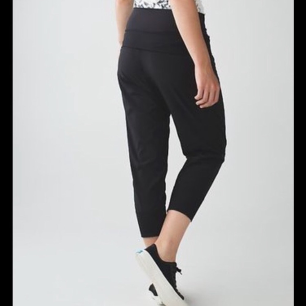 Lululemon Athletica dance to yoga crop black 6
